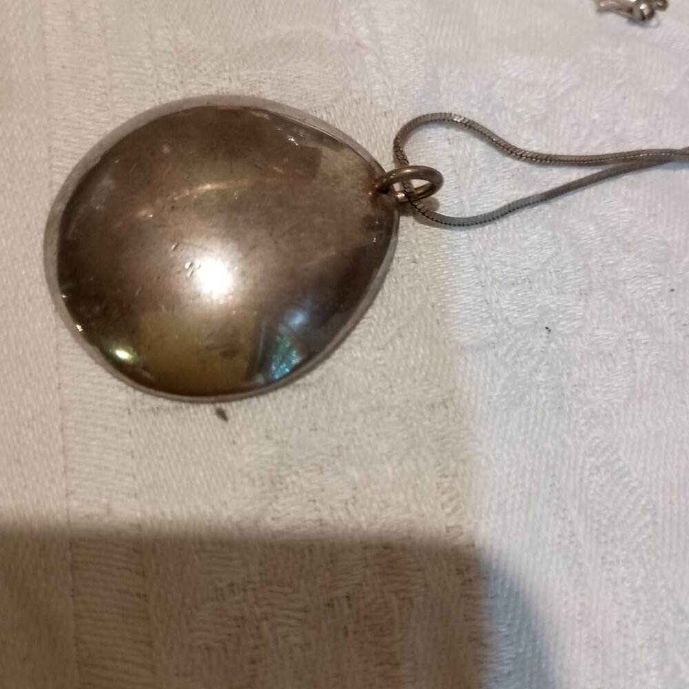 Sterling Silver pendant and chain with copper and brass inset - Picture 4 of 5